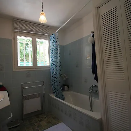 Spacious At Saint-raphael With Jacuzzi