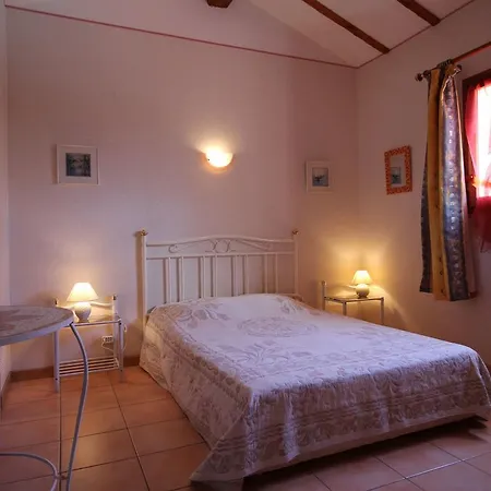 Villa Spacious At Saint-raphael With Jacuzzi Boulouris-sur-Mer