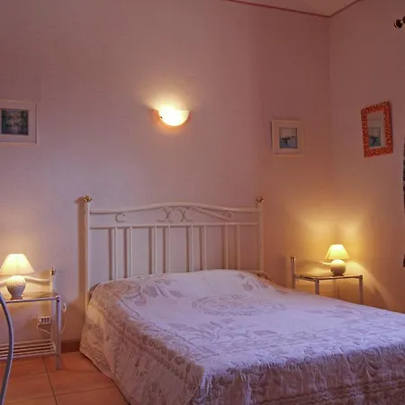 Willa Spacious At Saint-raphael With Jacuzzi