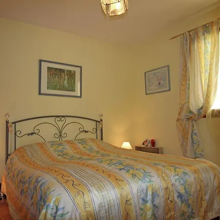 Villa Spacious At Saint-raphael With Jacuzzi Boulouris-sur-Mer