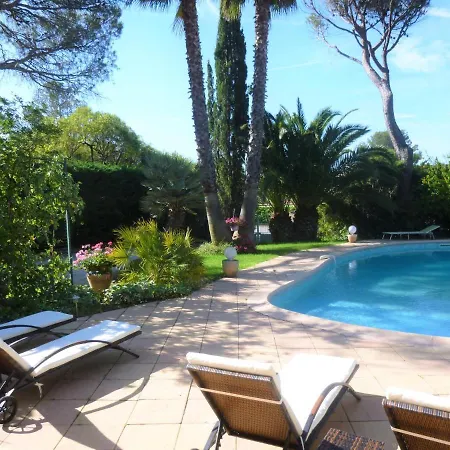 Willa Spacious At Saint-raphael With Jacuzzi *