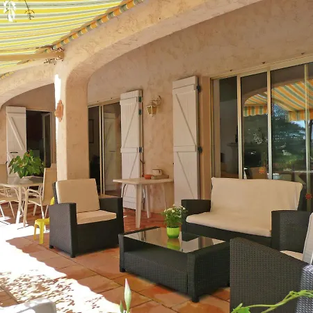 Villa Spacious At Saint-raphael With Jacuzzi Boulouris-sur-Mer